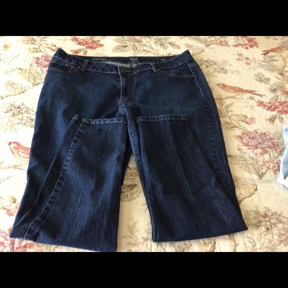Dark wash joggins.